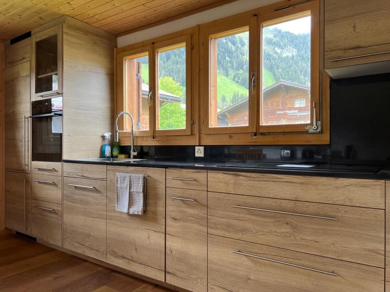 Beautiful Apartment With Stunning View Gsteig Rum bild
