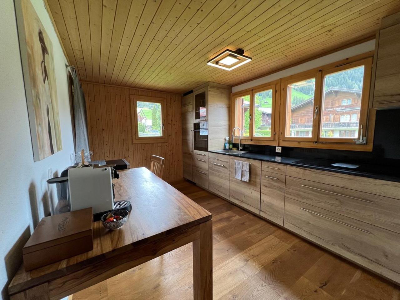 Beautiful Apartment With Stunning View Gsteig Rum bild