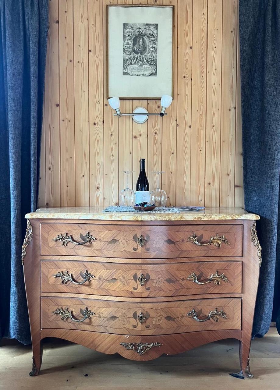 Beautiful Apartment With Stunning View Gsteig Rum bild