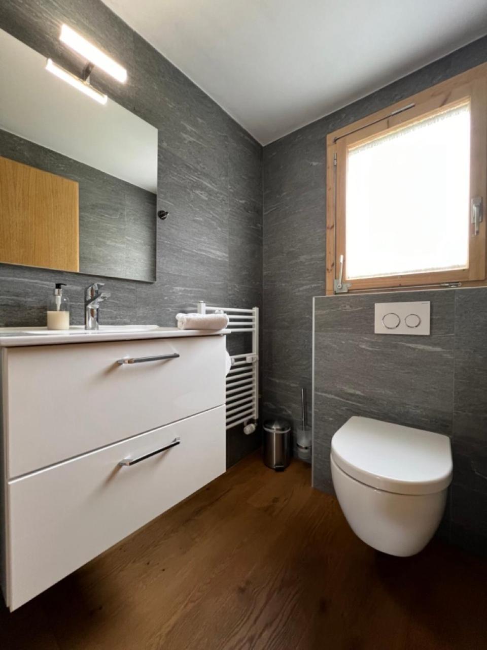 Beautiful Apartment With Stunning View Gsteig Rum bild